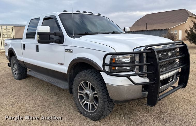 image for item DZ4995 2005 Ford F250 Super Duty Crew Cab pickup truck