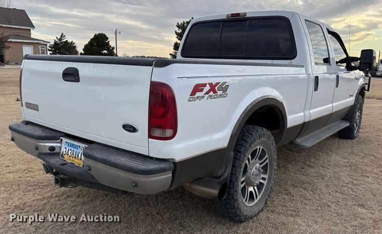 image for item DZ4995 2005 Ford F250 Super Duty Crew Cab pickup truck