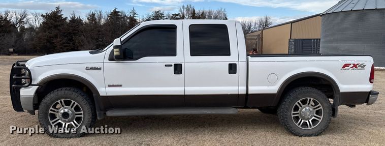 image for item DZ4995 2005 Ford F250 Super Duty Crew Cab pickup truck