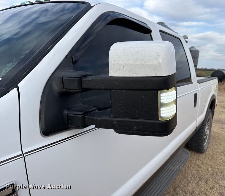 image for item DZ4995 2005 Ford F250 Super Duty Crew Cab pickup truck