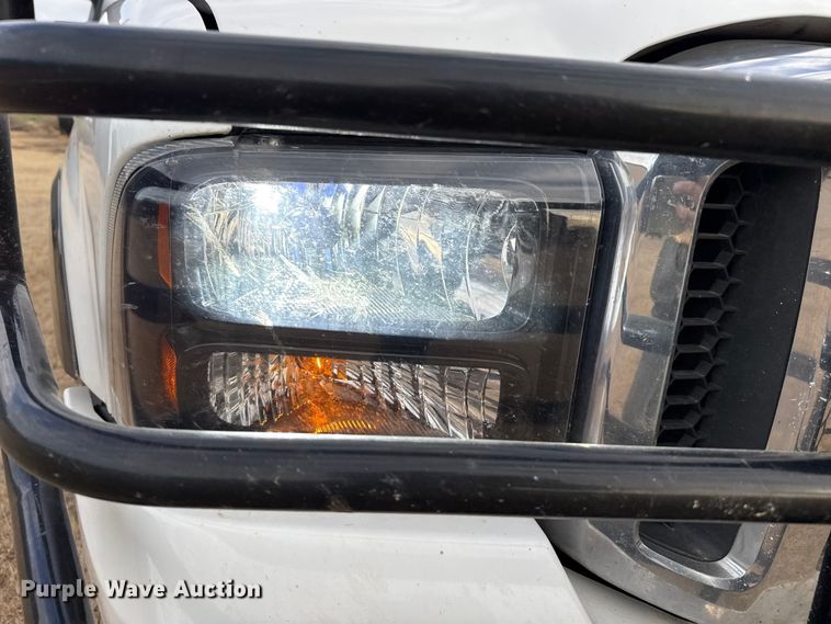 image for item DZ4995 2005 Ford F250 Super Duty Crew Cab pickup truck