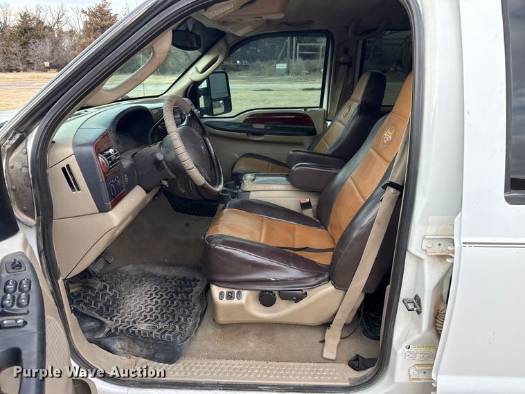 image for item DZ4995 2005 Ford F250 Super Duty Crew Cab pickup truck