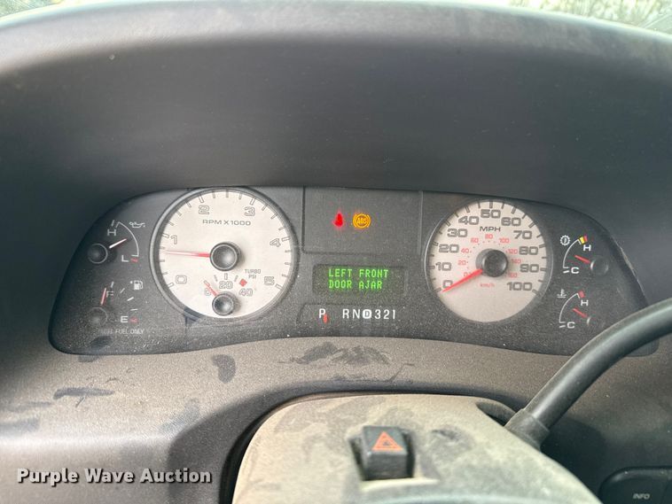 image for item DZ4995 2005 Ford F250 Super Duty Crew Cab pickup truck