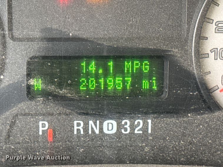 image for item DZ4995 2005 Ford F250 Super Duty Crew Cab pickup truck