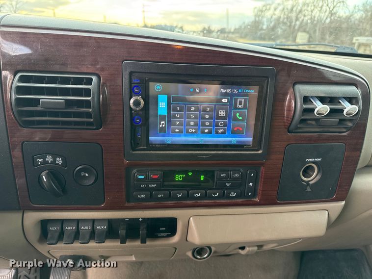 image for item DZ4995 2005 Ford F250 Super Duty Crew Cab pickup truck