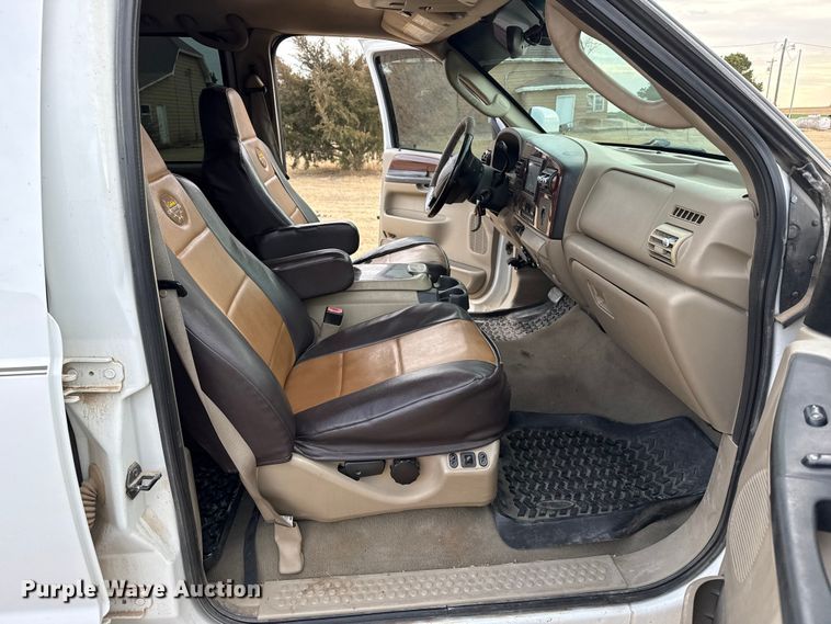 image for item DZ4995 2005 Ford F250 Super Duty Crew Cab pickup truck