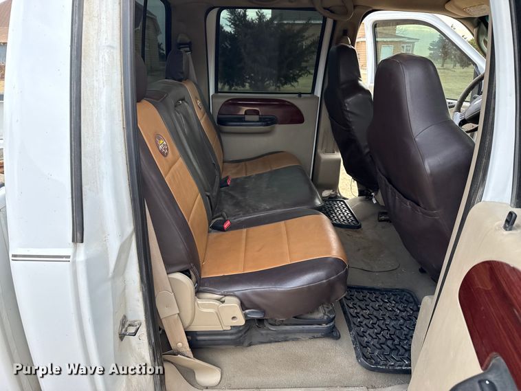 image for item DZ4995 2005 Ford F250 Super Duty Crew Cab pickup truck