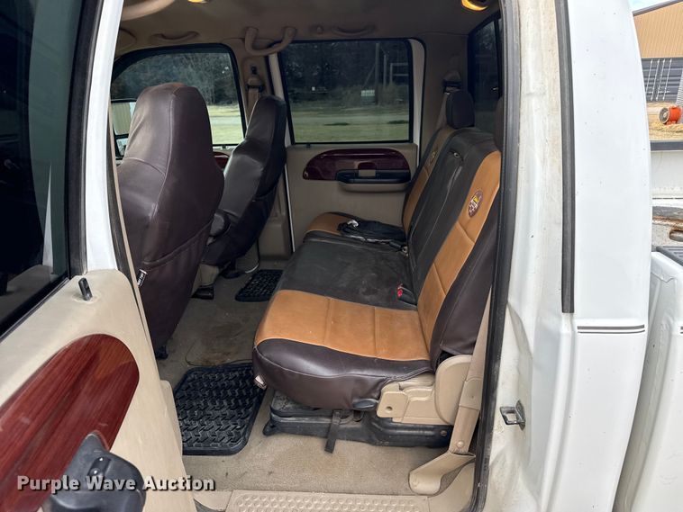 image for item DZ4995 2005 Ford F250 Super Duty Crew Cab pickup truck