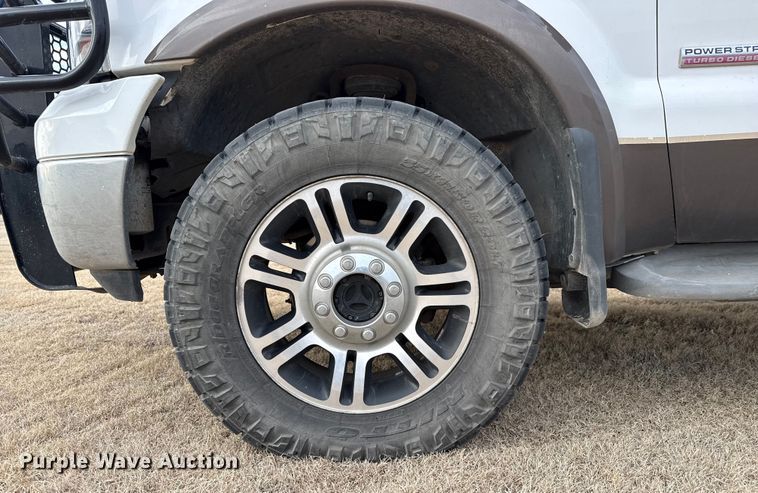 image for item DZ4995 2005 Ford F250 Super Duty Crew Cab pickup truck