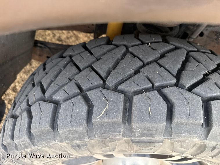 image for item DZ4995 2005 Ford F250 Super Duty Crew Cab pickup truck