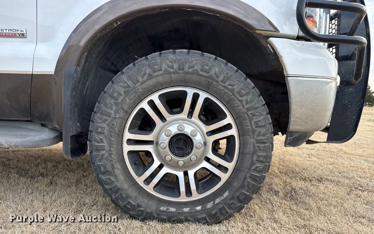 image for item DZ4995 2005 Ford F250 Super Duty Crew Cab pickup truck