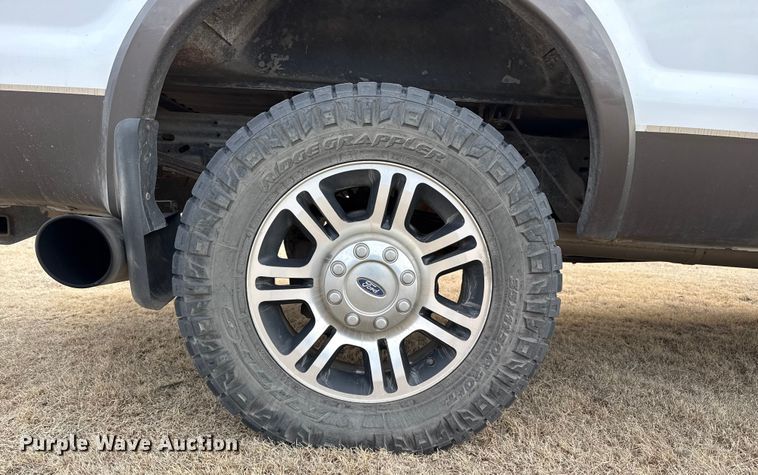 image for item DZ4995 2005 Ford F250 Super Duty Crew Cab pickup truck