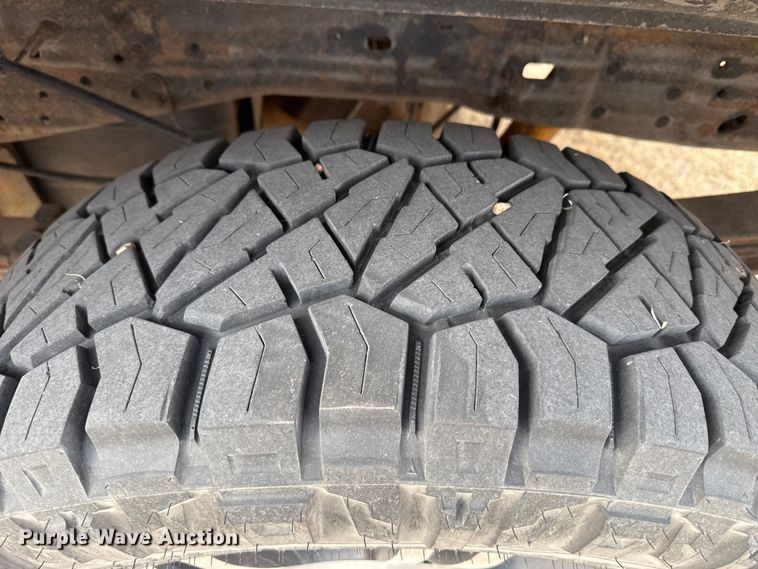 image for item DZ4995 2005 Ford F250 Super Duty Crew Cab pickup truck