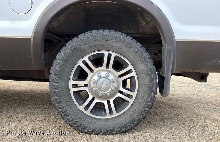 image for item DZ4995 2005 Ford F250 Super Duty Crew Cab pickup truck