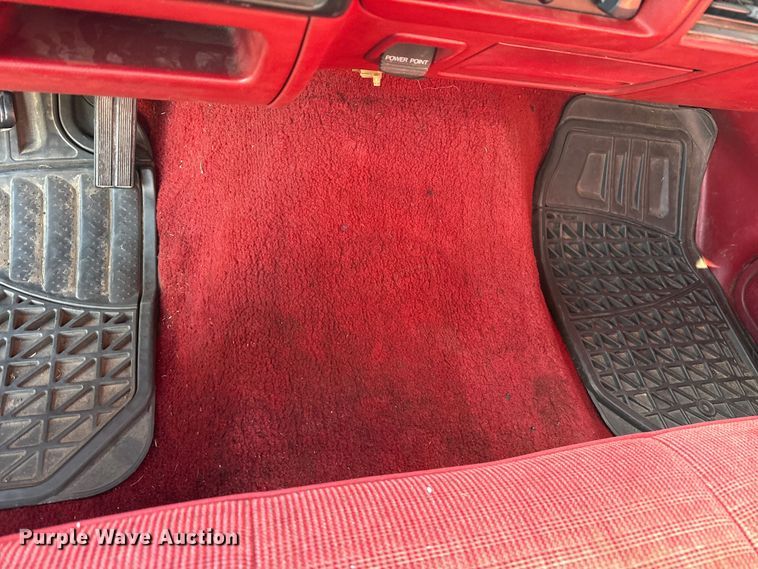 image for item DZ4998 1992 Ford F150 Flare Side pickup truck