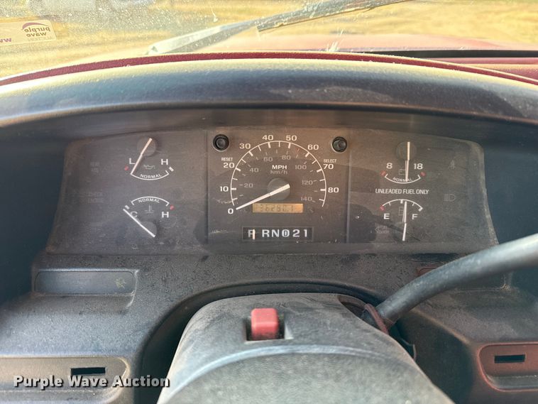 image for item DZ4998 1992 Ford F150 Flare Side pickup truck