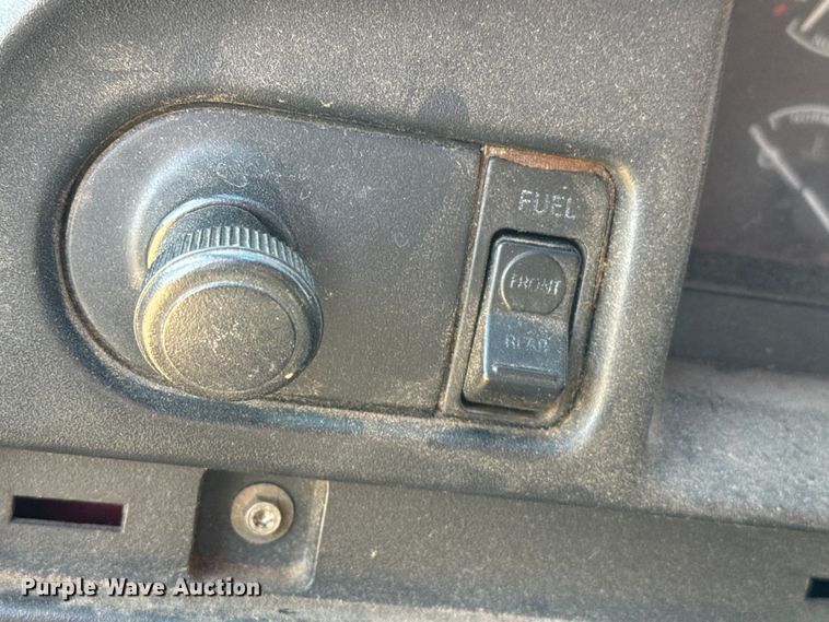 image for item DZ4998 1992 Ford F150 Flare Side pickup truck