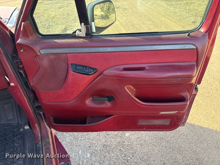 image for item DZ4998 1992 Ford F150 Flare Side pickup truck