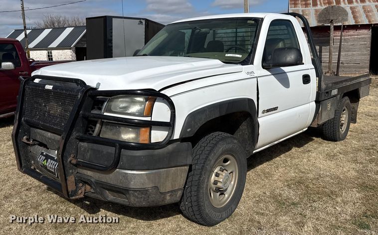 image for item DZ4999 2006 Chevrolet 2500HD bale bed pickup truck