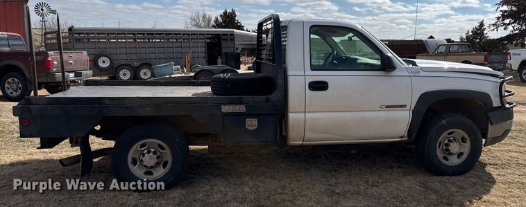 image for item DZ4999 2006 Chevrolet 2500HD bale bed pickup truck