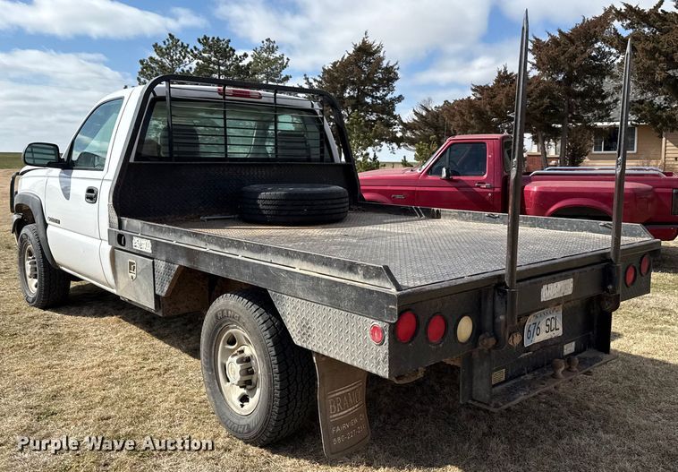 image for item DZ4999 2006 Chevrolet 2500HD bale bed pickup truck