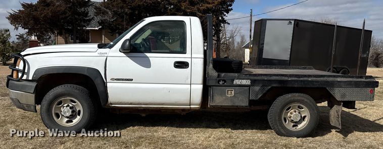 image for item DZ4999 2006 Chevrolet 2500HD bale bed pickup truck