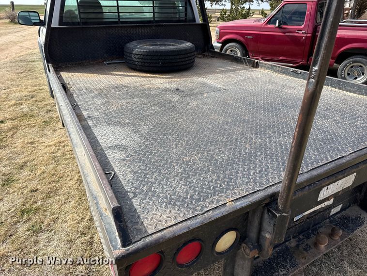 image for item DZ4999 2006 Chevrolet 2500HD bale bed pickup truck