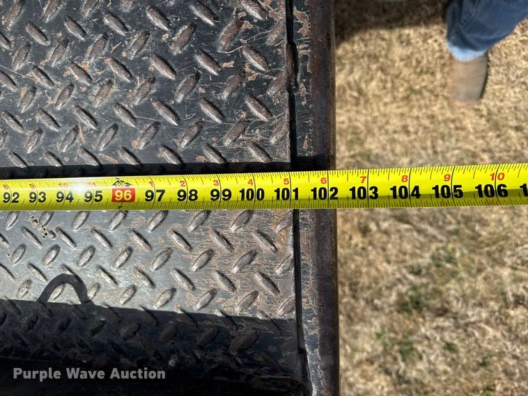 image for item DZ4999 2006 Chevrolet 2500HD bale bed pickup truck