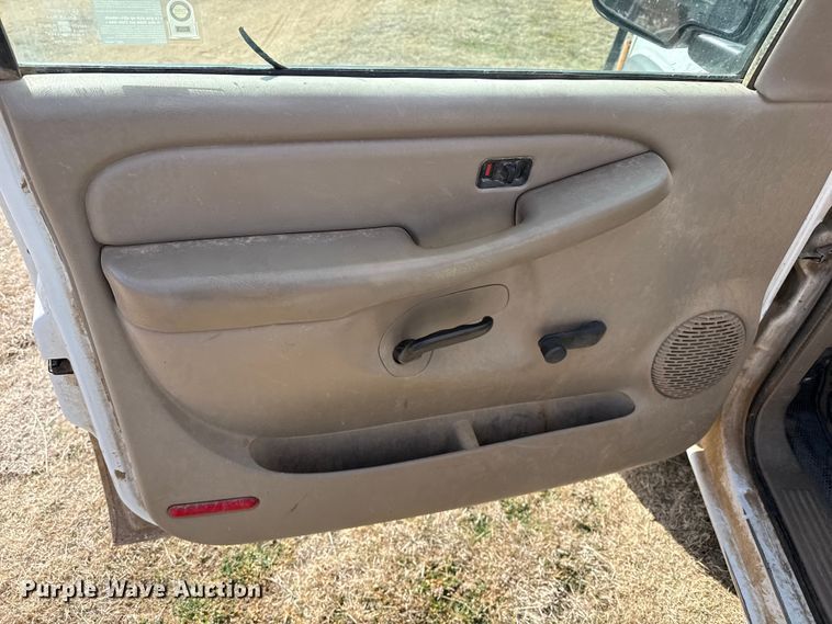 image for item DZ4999 2006 Chevrolet 2500HD bale bed pickup truck