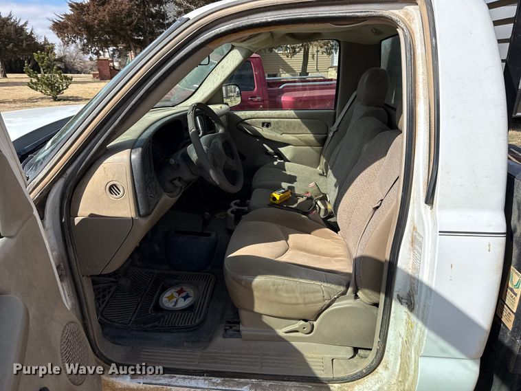 image for item DZ4999 2006 Chevrolet 2500HD bale bed pickup truck