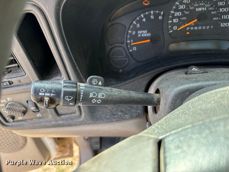 image for item DZ4999 2006 Chevrolet 2500HD bale bed pickup truck