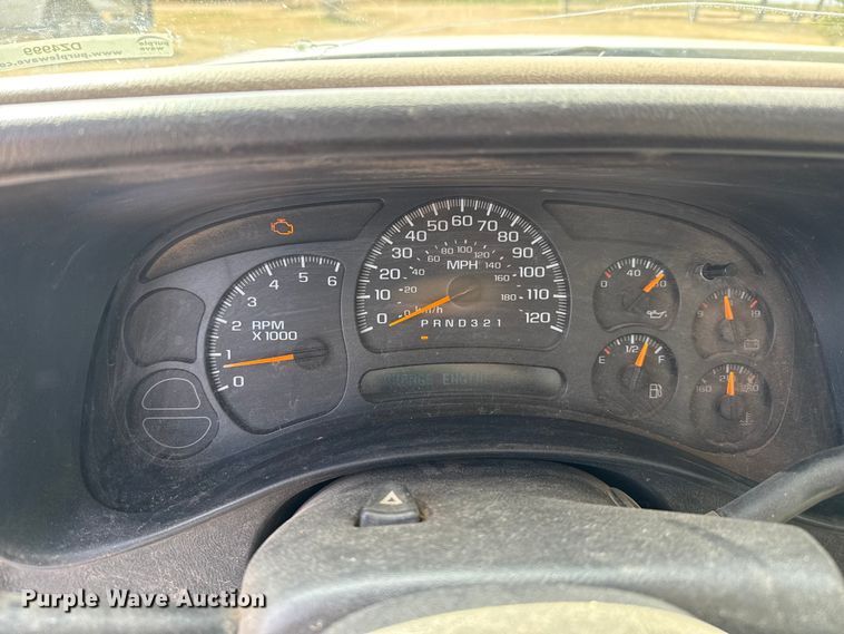 image for item DZ4999 2006 Chevrolet 2500HD bale bed pickup truck