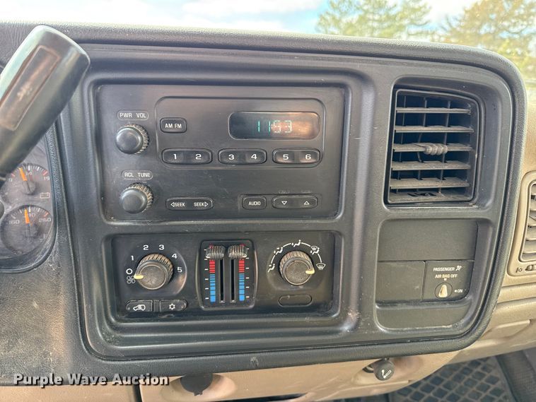 image for item DZ4999 2006 Chevrolet 2500HD bale bed pickup truck