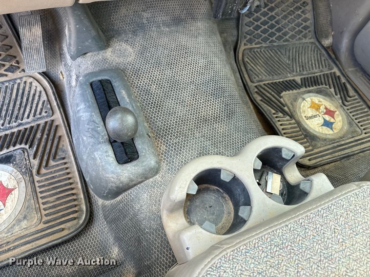 image for item DZ4999 2006 Chevrolet 2500HD bale bed pickup truck