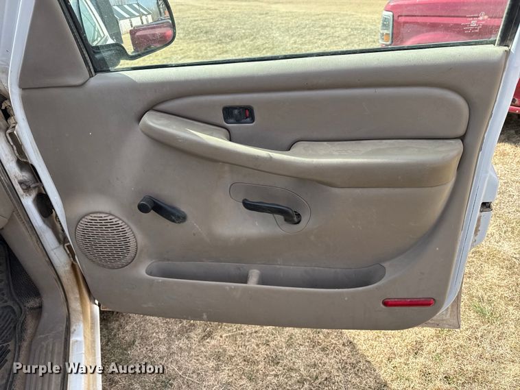 image for item DZ4999 2006 Chevrolet 2500HD bale bed pickup truck