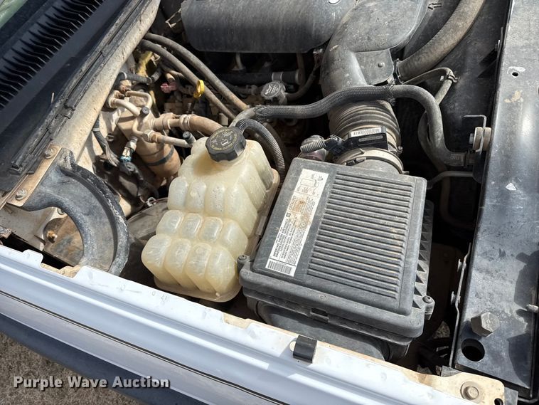 image for item DZ4999 2006 Chevrolet 2500HD bale bed pickup truck