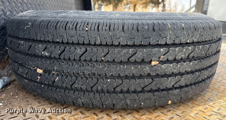 image for item DZ4999 2006 Chevrolet 2500HD bale bed pickup truck