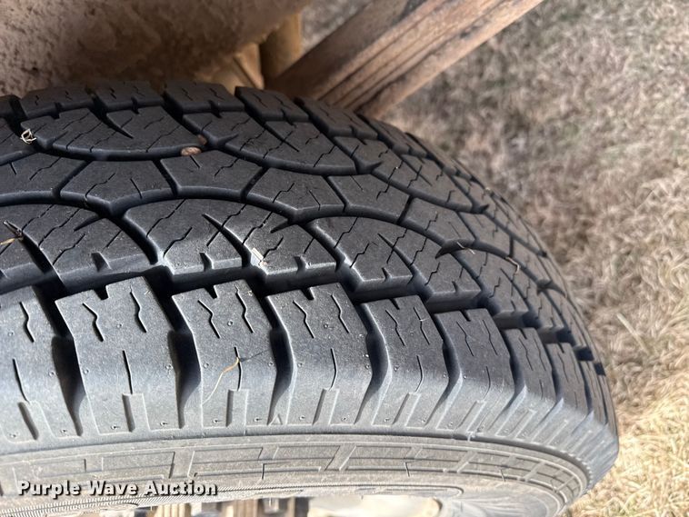 image for item DZ4999 2006 Chevrolet 2500HD bale bed pickup truck