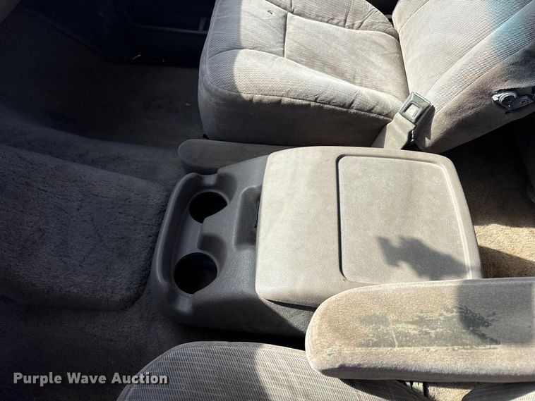 image for item DZ5011 1994 Ford F250 Ext. Cab pickup truck