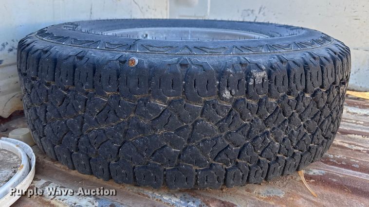 image for item DZ5011 1994 Ford F250 Ext. Cab pickup truck