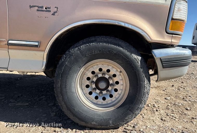image for item DZ5011 1994 Ford F250 Ext. Cab pickup truck