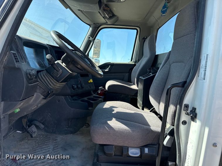 image for item DZ5012 2023 International HX620 truck cab and chassis