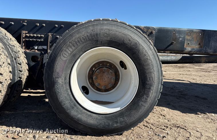 image for item DZ5012 2023 International HX620 truck cab and chassis