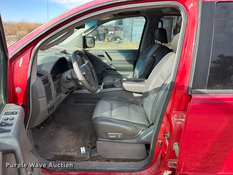 image for item DZ5019 2006 Nissan Titan Crew Cab pickup truck