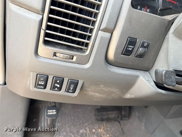 image for item DZ5019 2006 Nissan Titan Crew Cab pickup truck