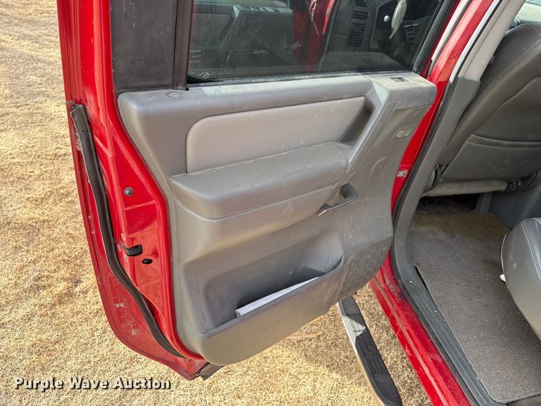 image for item DZ5019 2006 Nissan Titan Crew Cab pickup truck