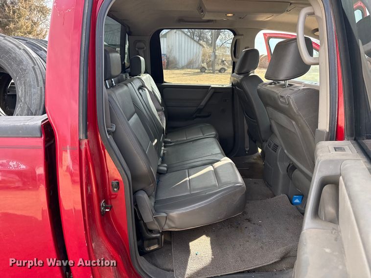 image for item DZ5019 2006 Nissan Titan Crew Cab pickup truck