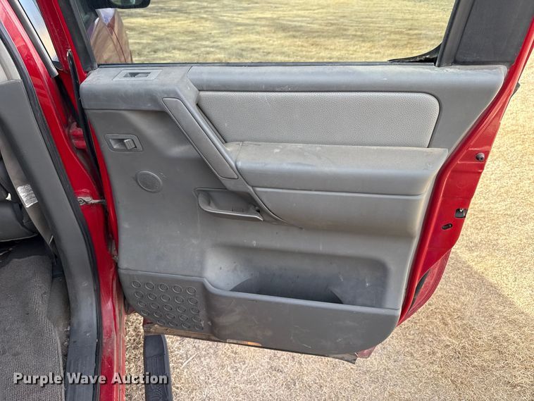 image for item DZ5019 2006 Nissan Titan Crew Cab pickup truck