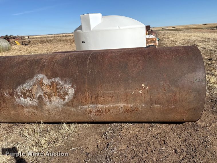 image for item DZ5112 (2) fuel tanks