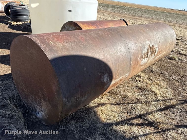 image for item DZ5112 (2) fuel tanks